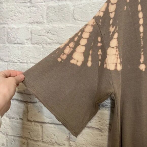 Lulu's NWT Bleach Dyed Oversized Top Size XS - Picture 6 of 7